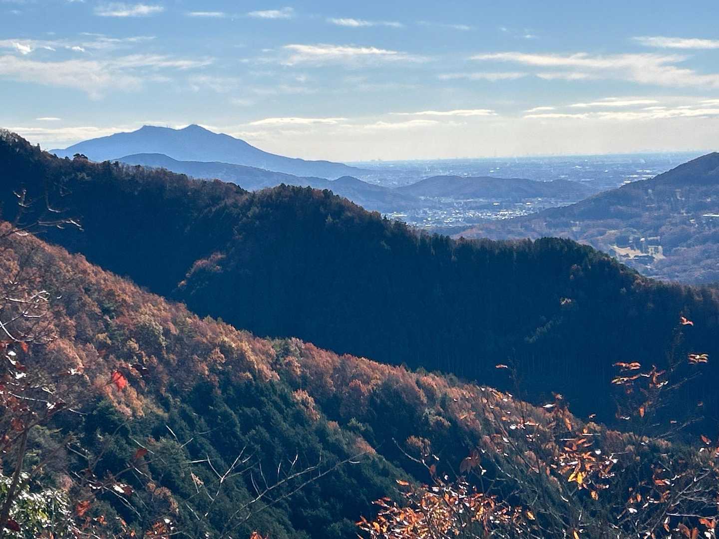 雨巻山周回 | 豊かな森から360度の大パノラマへ。ゆったり広い山頂は特等席の写真