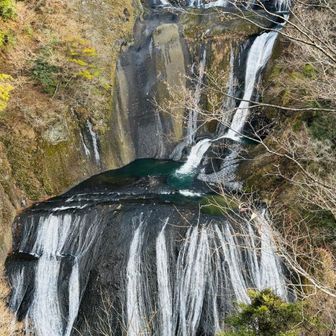 袋田の滝到着。観光地化されてはいますが、やっぱりさすがの大迫力です。