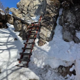 テン泊の人は、夜ここを降りてトイレに行くみたい