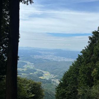 麓の街が見える　今日のコースので唯一の眺望