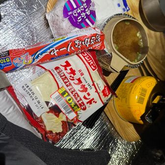 朝ごはん
ゆかり🍙に味噌汁
スナックサンドトマト🍅チーズ🧀味
魚肉ソーセージ