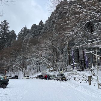 雪だから四駆系ばかりが
上がって来れてて
特にジムニー率多かったです🚗