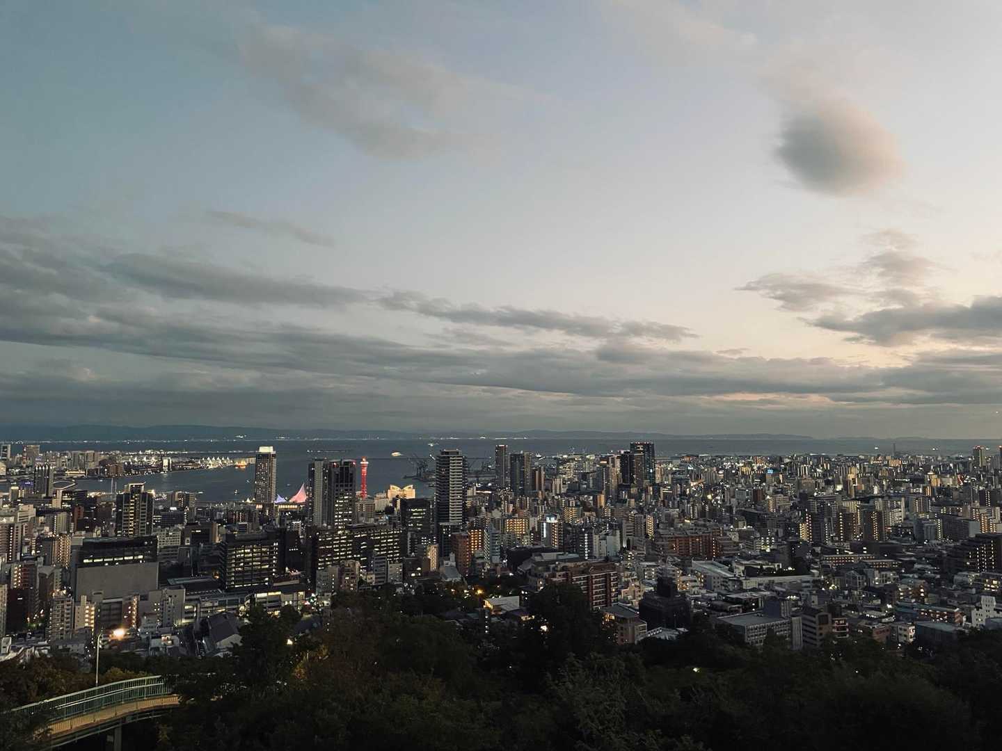 諏訪山にて。めちゃくちゃいい景色！
神戸市ってほぼ毎週末花火があがってるらしい。今週月〜金は特にスペシャル花火なウィークらしい。知らなかった😳
