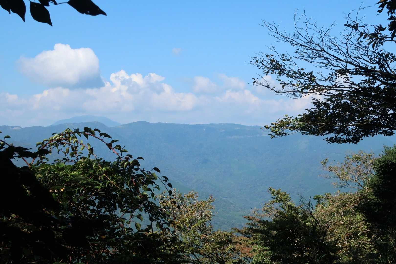 箱根駒ヶ岳方面。
岩戸山は箱根外輪山のしっぽの部分になるそうです。