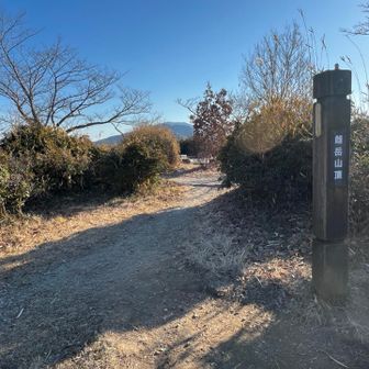 雌岳山頂に着きました⛰️
時間もだいぶおそいので、おられたのは数人だけでした。