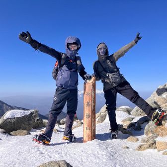雪山師匠と✌︎('ω')✌︎2年前の木曽駒ヶ岳から少し成長したところを見せれました。師匠は登りも降りもReyより速くて体力も上です😂
