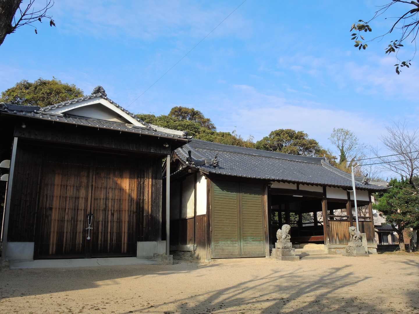 また少し市街地を通って、福泊神社の前から燈籠地山の登山道に入りました。