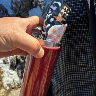 試② アルファ米おにぎり、家でお湯注ぎそのままポットで保温して持ってきました