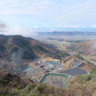 山が削られ造成中
自然破壊！とか言いにくいけど残念な光景