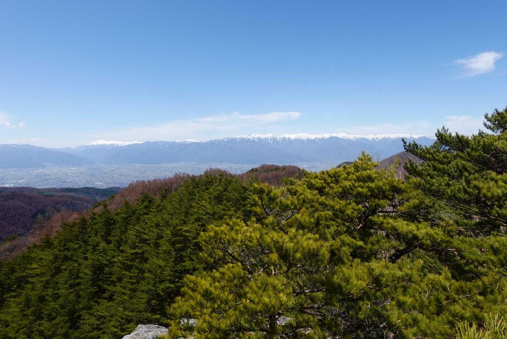 烏帽子岩の場所は見晴らしのいい岩場