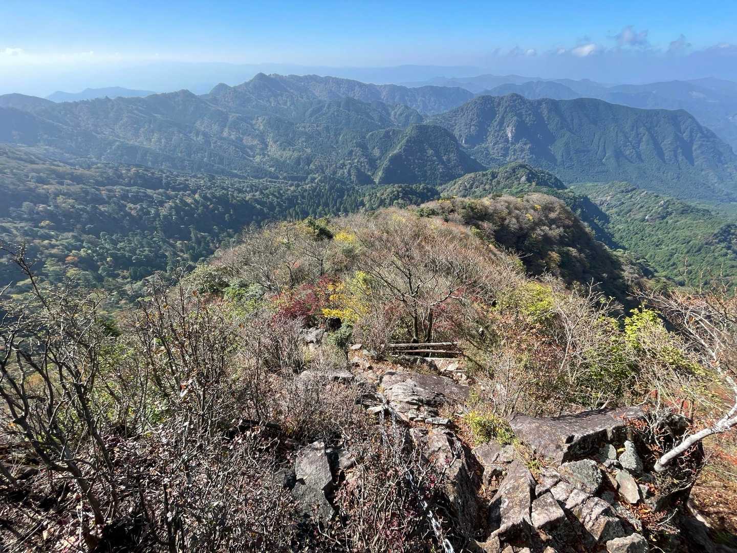 下山も岩場にあるビューポイントで
足を止めて絶景を堪能😆