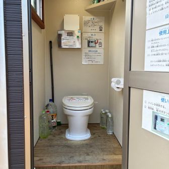 綺麗に掃除🧹をしてくれています。

鎮南山を愛する会の正会員であるMさんは定例のボランティアには参加できないけど、バイオトイレの掃除🧹をしてくれています。

ありがとうございます🙇🏻