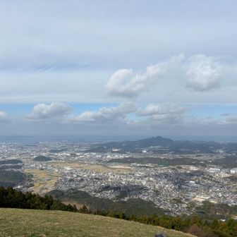 米ノ山展望所。

篠栗町と立花山。

右側は三ツ頭山。
左側は福岡タワーが見えるビュースポット。


夜景も綺麗そう。

しかし、体冷え冷えになってきたのでここらで下山することにしました。


おじゃまいたしました。


╰(*´︶`*)╯♡


