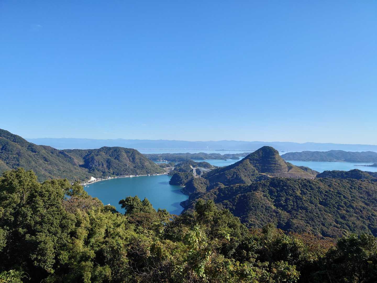 東側 八代海の先に脊梁かな✨