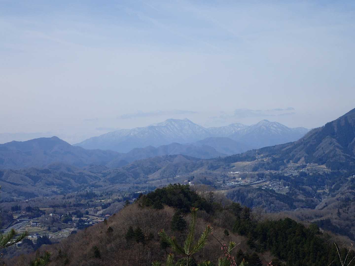三ツ峠と本社ヶ丸。