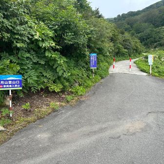 駐車場では協力金で一台１０００円でした。支払いの時にこれから天気が悪くなるので気を付けてと