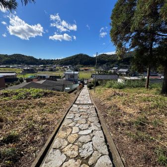 西場富士からはちょい急ぎ足

山頂から5分で下界へ

それだけ低いのです