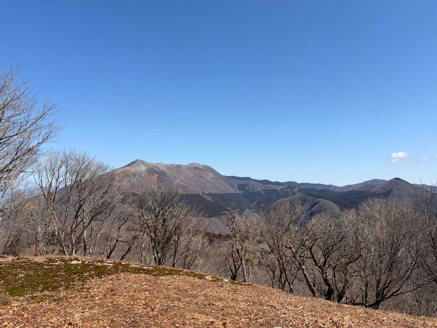 霊仙山

きっとあちらもたくさんの人が登っているでしょう
