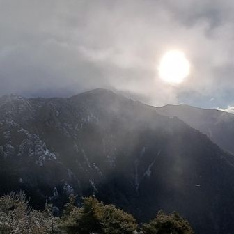 金峰山方面は真っ暗、風がちょっと心配です😆