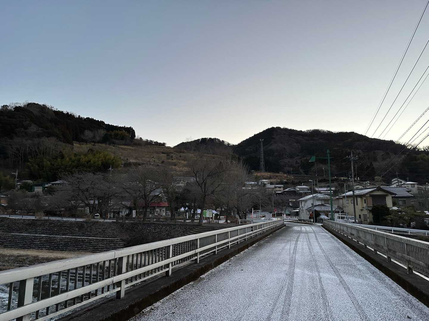 路面は薄っすら白い