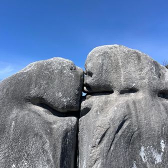 確かに😆、キス💋岩🪨や。