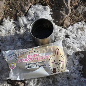 ガトーショコラを見ながらクリームパン