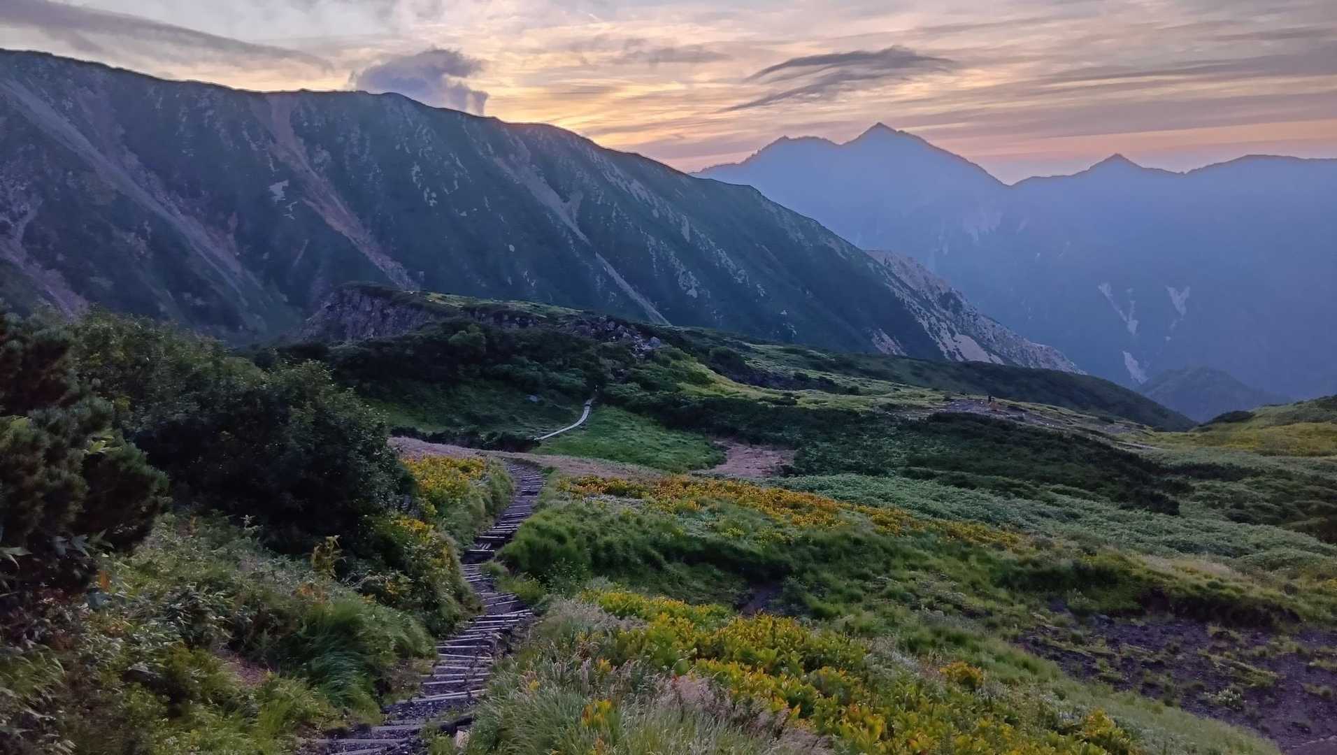 室堂登山口-浄土山-獅子岳-ザラ峠-五色ヶ原 縦走コースの写真