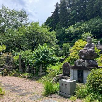 板石塔婆などが並んでいます