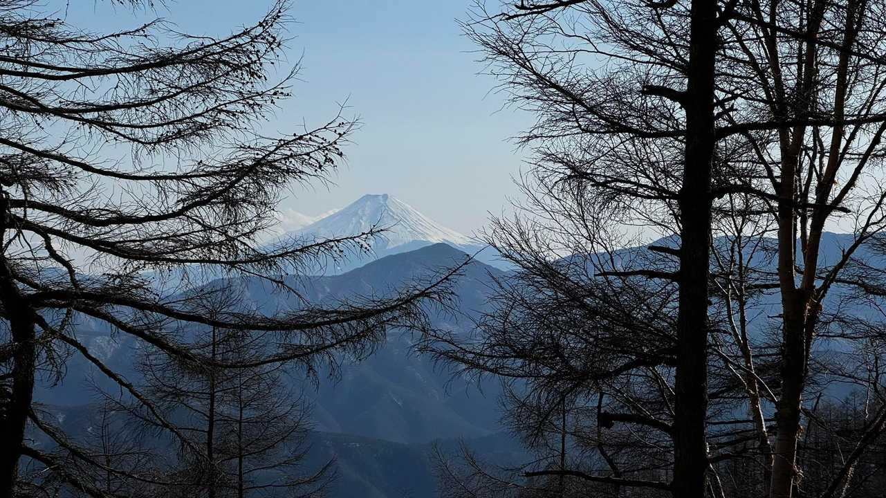奥多摩、石尾根テン泊縦走（鴨沢〜七ツ石山〜鷹ノ巣山〜六ツ石山〜奥多摩駅） の写真 26
