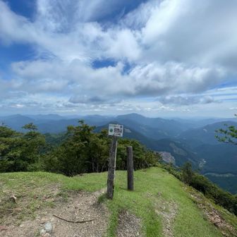 昨日行った三峰山が見える⛰️