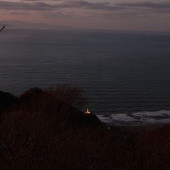 灯台、灯りがついてました