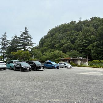 この駐車場は門限があるので、それまでに帰って来る必要があります。ネット上では16時までとなっていたのですが、戻ってきて確認したら16時半まででした。でもどちらにしても小仏城山まで行くのは難しかったですね。なめこ汁は別の時に改めて。