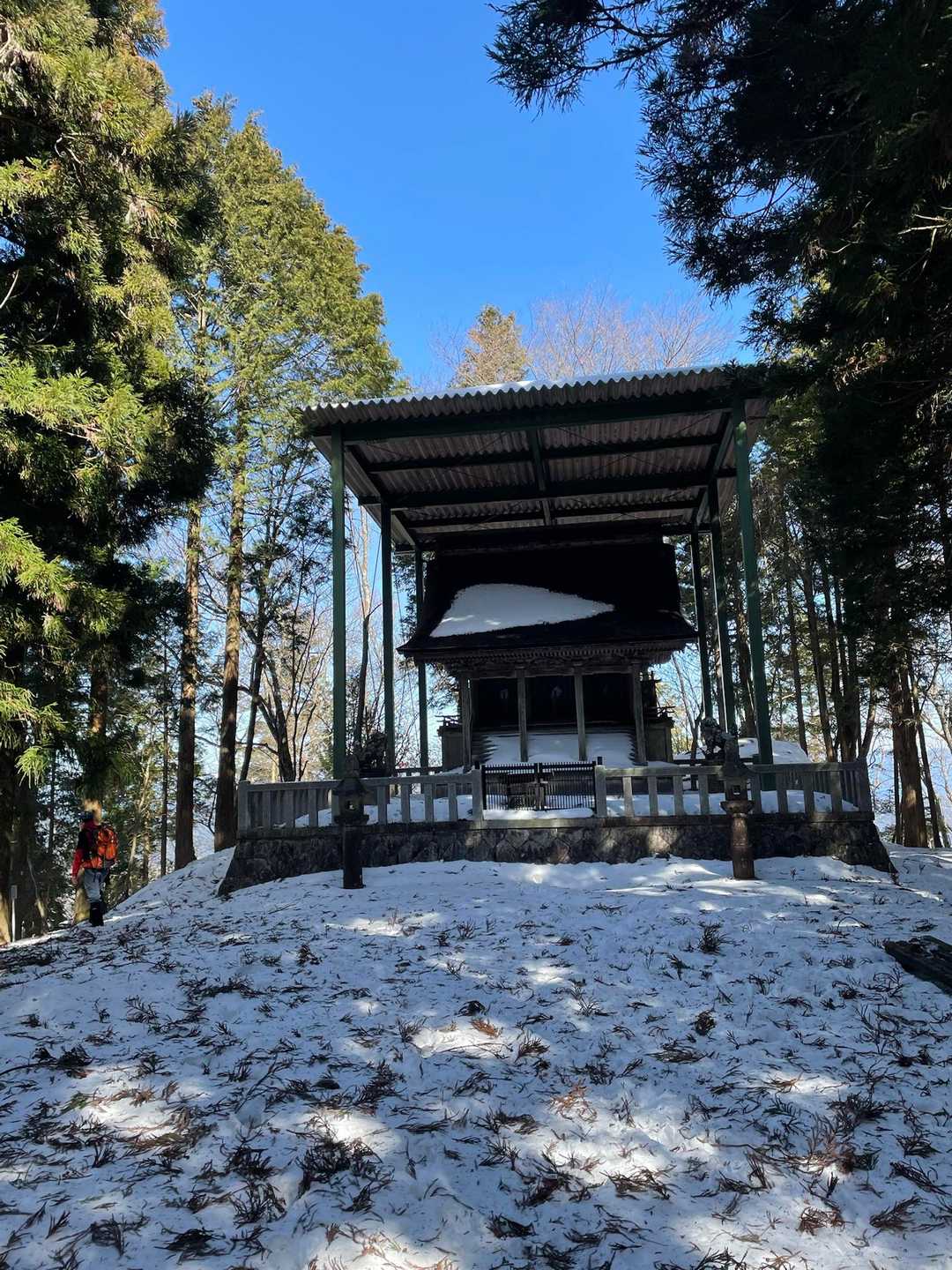 笠置山登山口-笠置山登山者休憩・記録小屋-笠置山登山道入口 往復コースの写真
