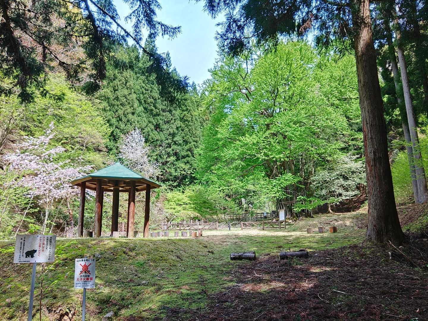 西床尾山登山口-案内板-西床尾山-東床尾山-東床尾山登山口 周回コースの写真
