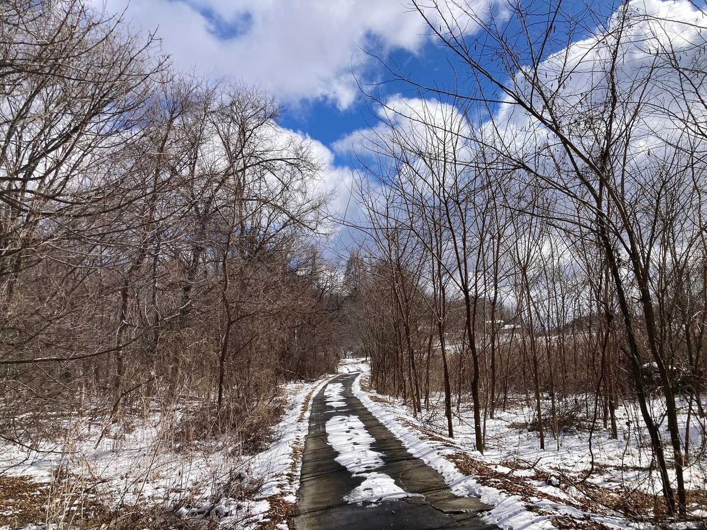 予想外に良い天気。
積雪も少ない。