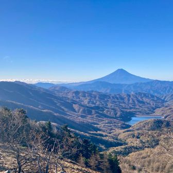 ヤバすぎ…😁このまま富士山を拝見しながらの稜線歩き開始！