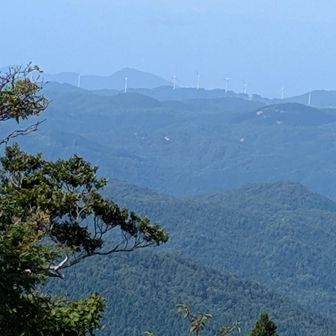 遠くに風車が見える
何処かな🤔島根だよね
すごい風車群があるんだな