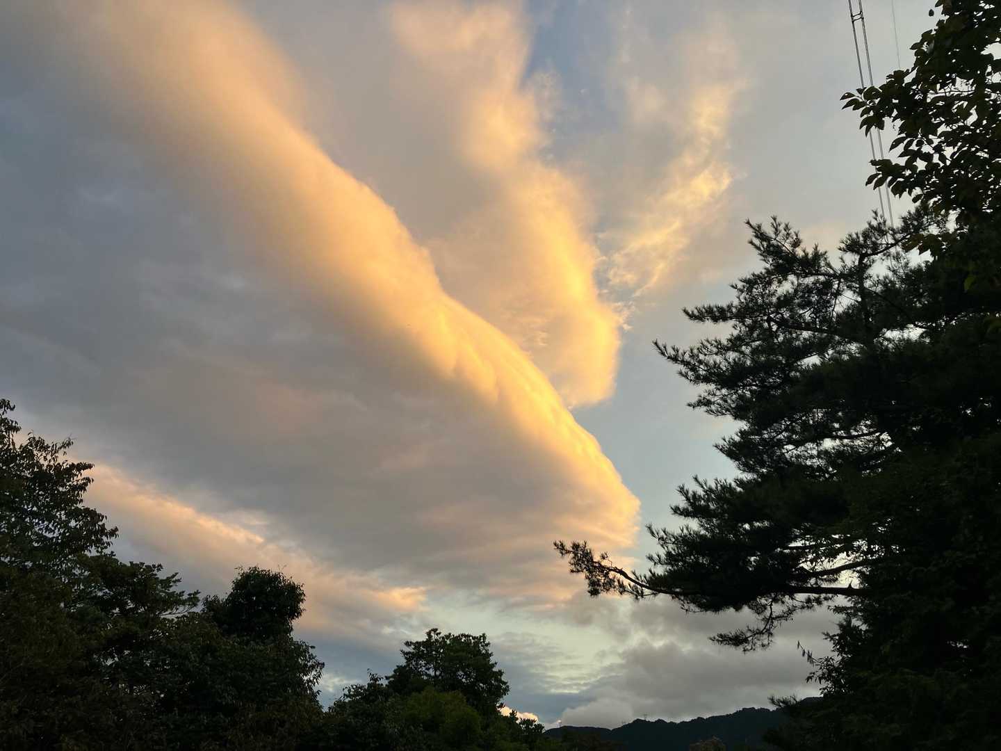 日没まであと10分ほどです。
夕焼けは綺麗ですが、先を急がなければ｡