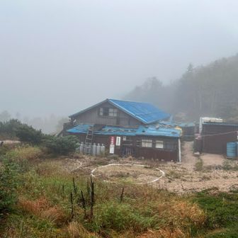 ようやく烏帽子小屋
テント設営より先に受付必要です