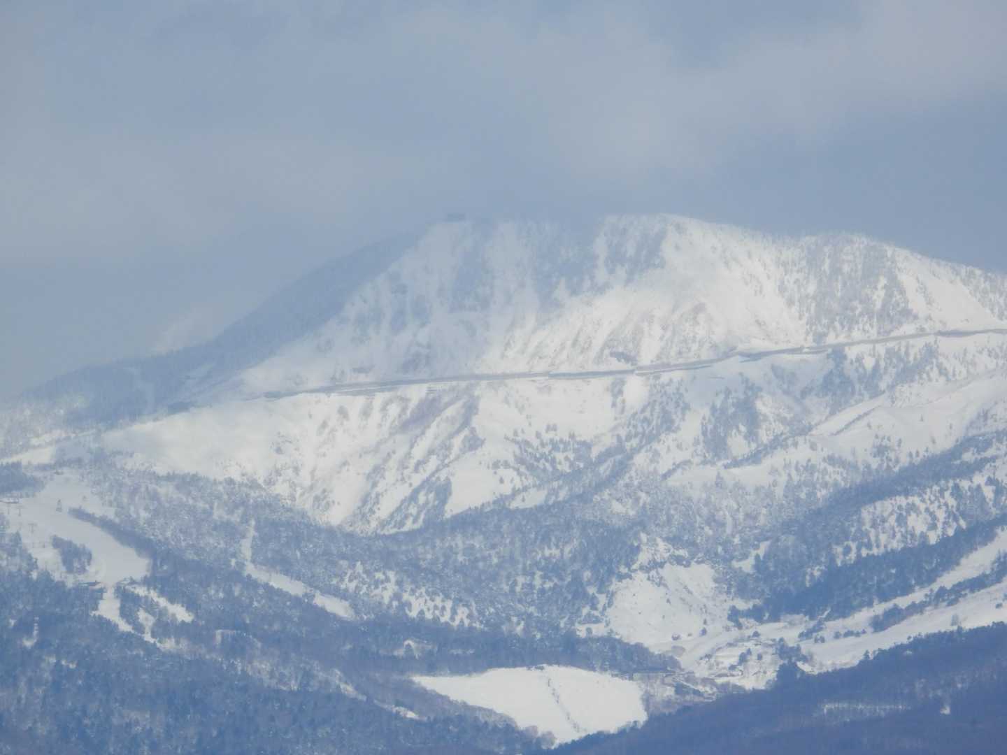 横手山。
国道最高地点🇯🇵
道路見えますね。