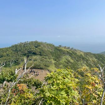 頂上から下の広場