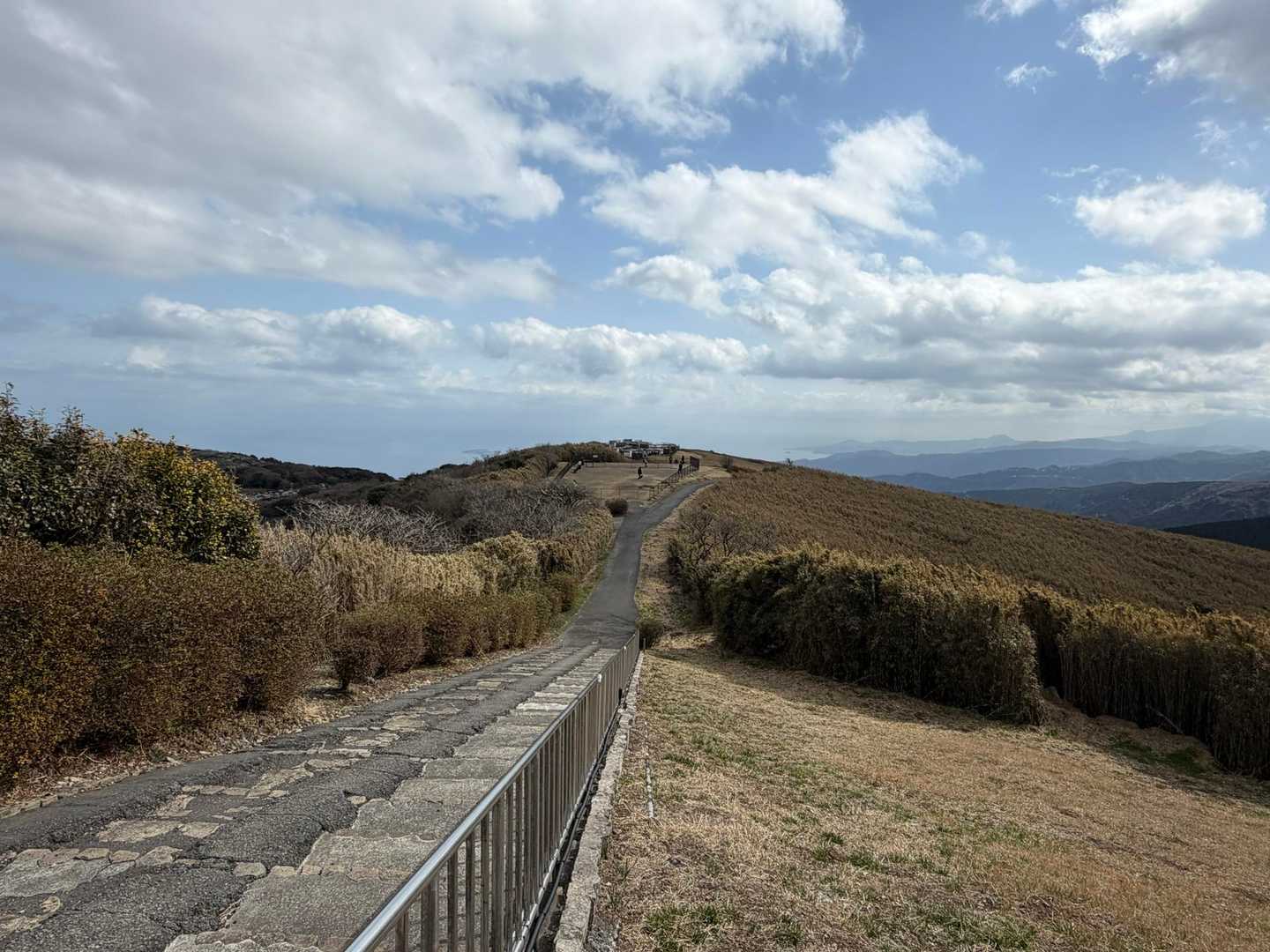 さあ行きましょう
正面にドッグランやグランピング施設あり⛺️