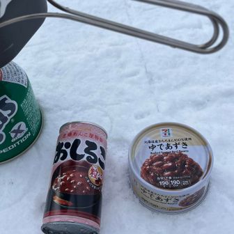 さあ、食堂
今日はぜんざい作っていきます

汗だくのウインドシェルを脱ぎ
ダウン着てその上にハードシェル着込みます
バラグラバ装着しその上から冬用帽子かぶります
冬の食堂は寒さとの戦い
素早さが求められる！