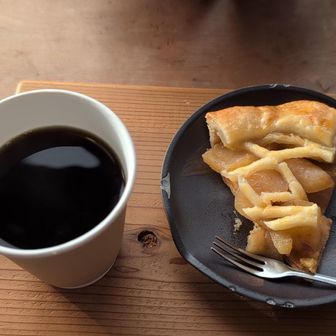 何とか予定通り到着。モンベルカフェでご褒美デザート😋