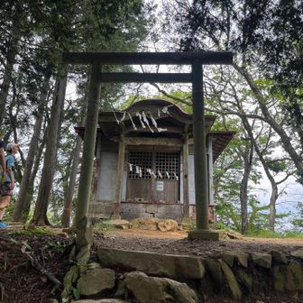 山頂奥の⛩️