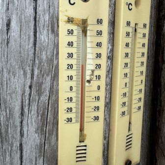 山頂25度。急に涼しい風というか冷たい風が吹いてきて雨の予感