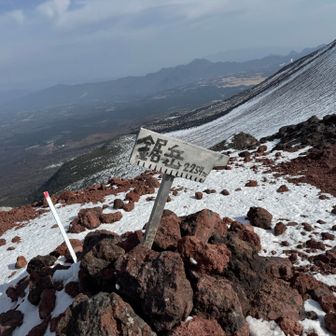 鋸岳、この辺りは風強かったです