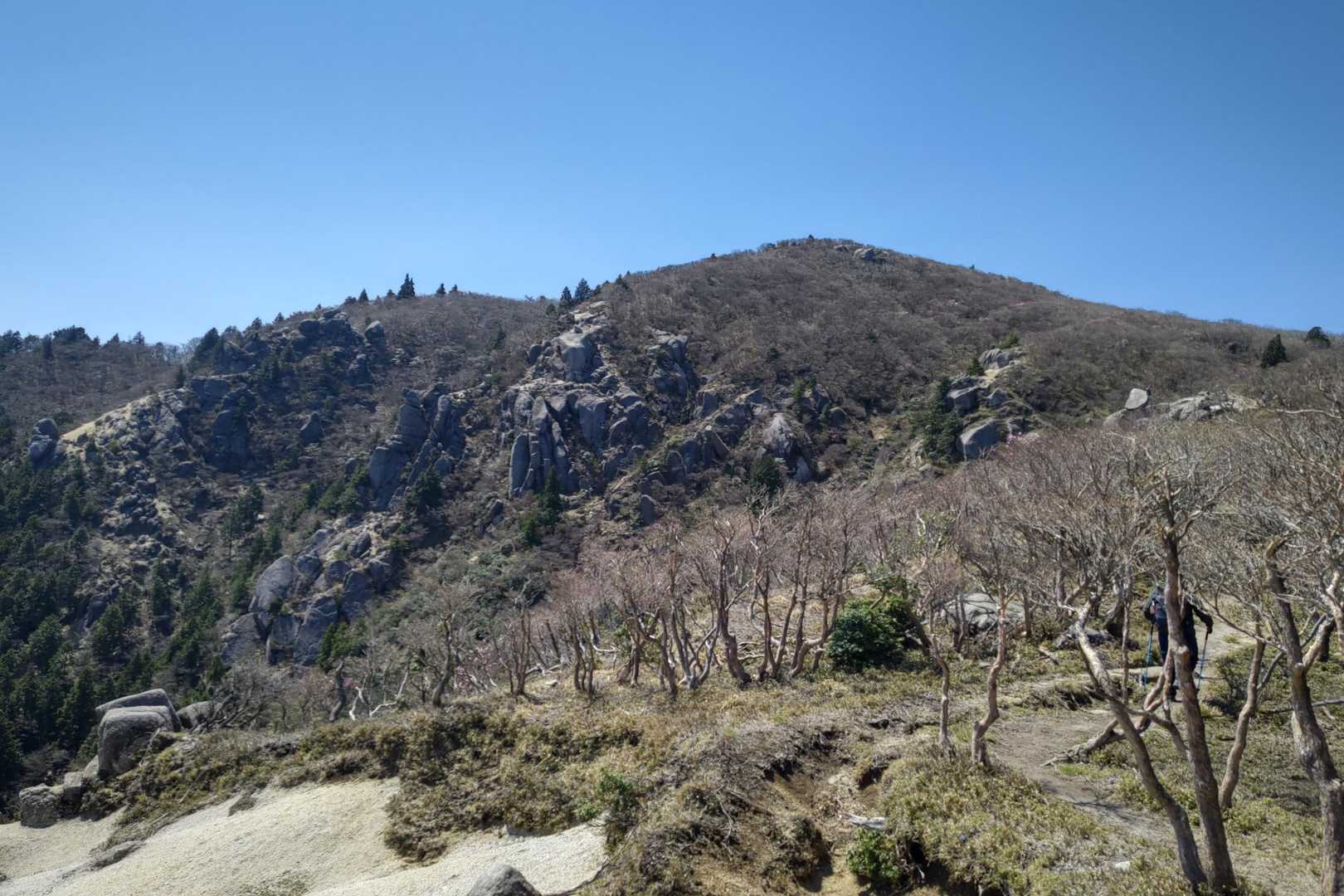 国見岳近くの奇岩アップ😃