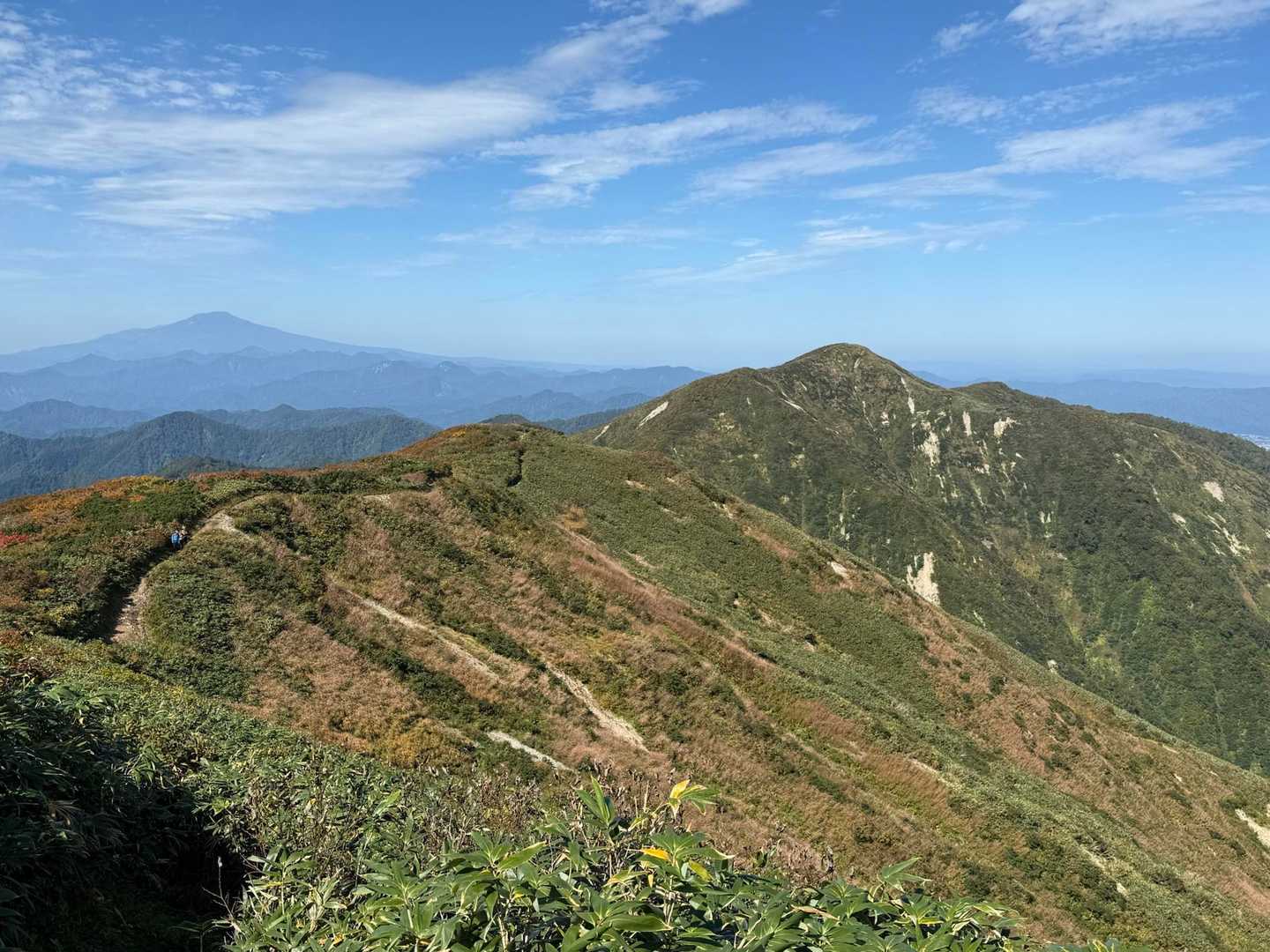 鳥海山と前神室山🥰