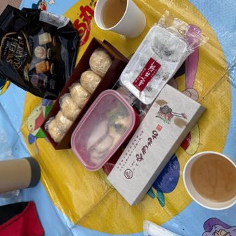 最年長、勝手にお母さんって呼ばせてもらってる方のお手製いなり寿司！チャーシュー！ポテサラ！
お店🍴もされてるので、（たまにランチに行かせてもらってる）美味しいです🤤
ご馳走様でした🙏